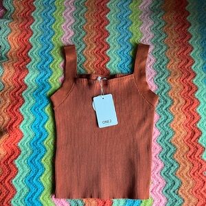 One2  Tailored Ribbed Knit Crop Tank. NEW